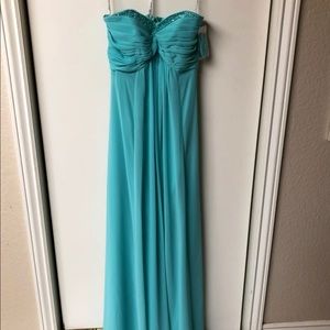 Strapless formal dress